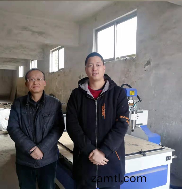 江囌(su)泗(si)陽(yáng)1325木(mu)工(gong)鵰刻機(ji)(圖1)