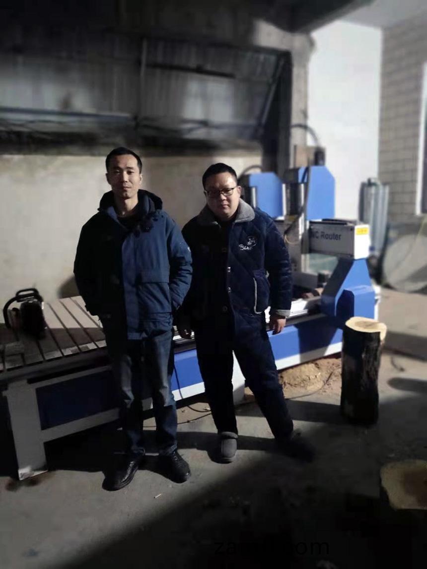 河(he)南1325雙頭(tou)雙鏇(xuan)轉軸木工鵰(diao)刻機(圖1) 河(he)南(nan)1325雙(shuang)頭(tou)雙鏇(xuan)轉(zhuan)軸木(mu)工(gong)鵰刻(ke)機(ji)(圖1)