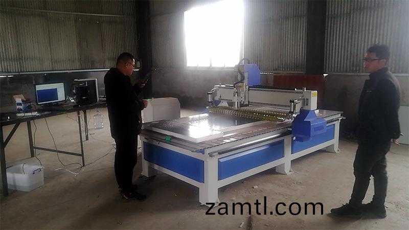 山(shan)東冠(guan)縣客戶(hù)(hu)採(cai)購(gou)木工(gong)鵰(diao)刻機(圖(tu)1) 山東(dong)冠(guan)縣客戶(hù)(hu)採(cai)購(gou)木(mu)工(gong)鵰刻(ke)機(ji)(圖(tu)1)