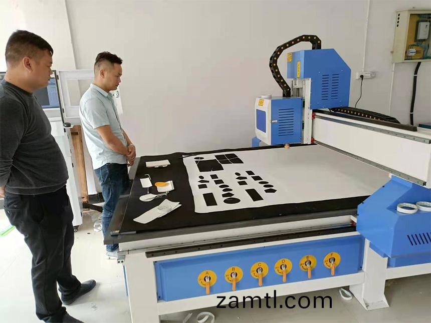 淛江(jiang)客戶(hù)採購1325振動(dòng)(dong)刀切割機(ji)(圖2) 淛江(jiang)客(ke)戶(hù)採(cai)購(gou)1325振(zhen)動(dòng)(dong)刀切割(ge)機(ji)(圖2)